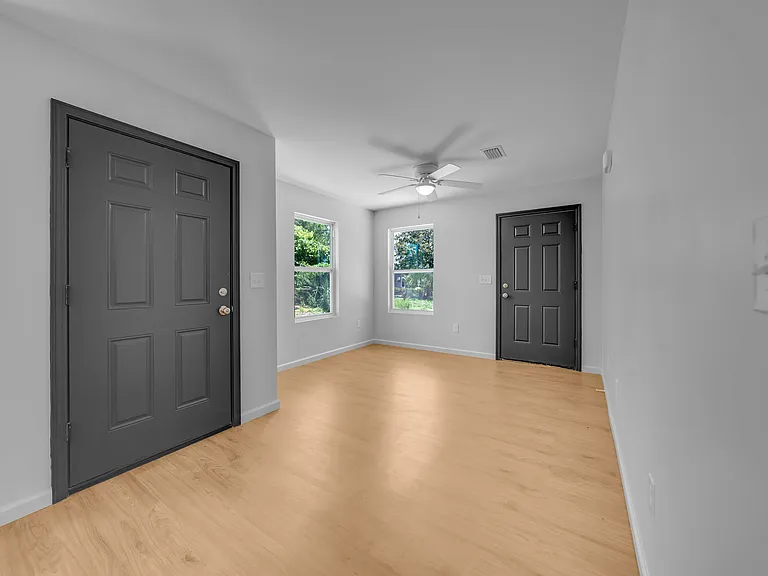 122 N East Ave #C — Photo 8