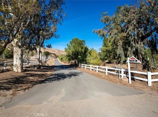 9455 Hierba Rd, Agua Dulce, CA 91390