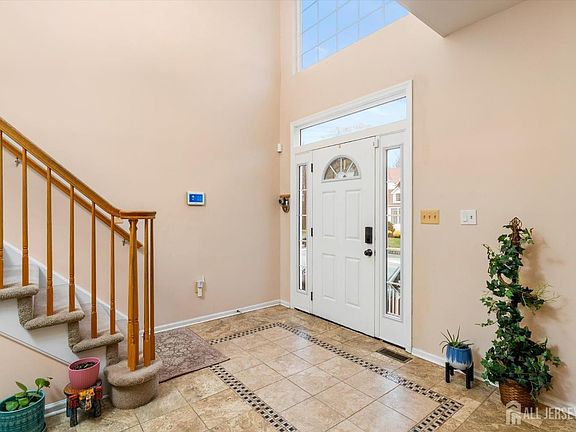 2nd image of 33 Yorktown Rd