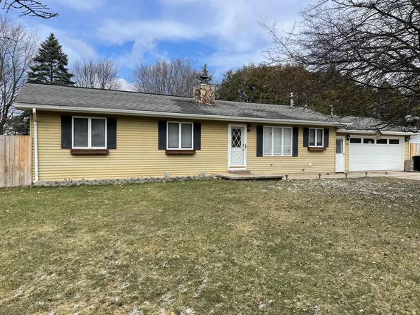 705 Sunset Ave, Clare, MI 48617