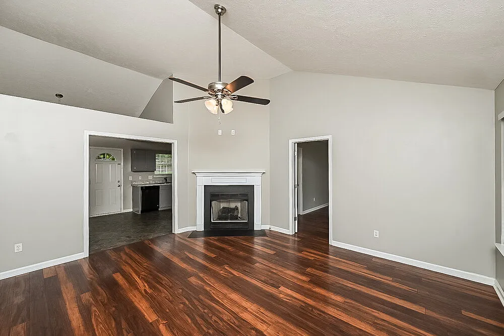 3 bed, 2.0 bath, 1247 sqft, $2,150 — Photo 3