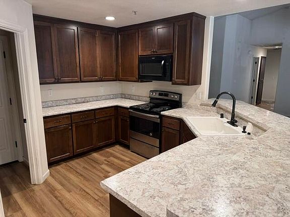 4th image of 35700 Corinthians Way