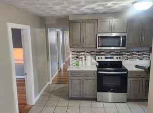 34 Privet St FLOOR 3, Pawtucket, RI 02860