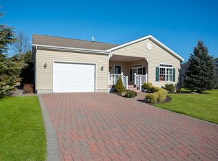 1407 Middle Rd UNIT 221, Calverton, NY 11933