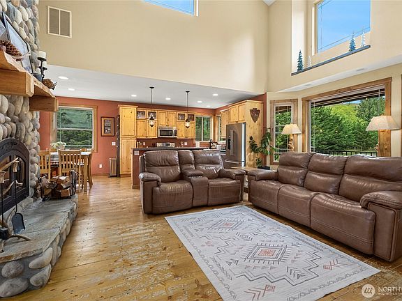 4th image of 19205 212th Street E