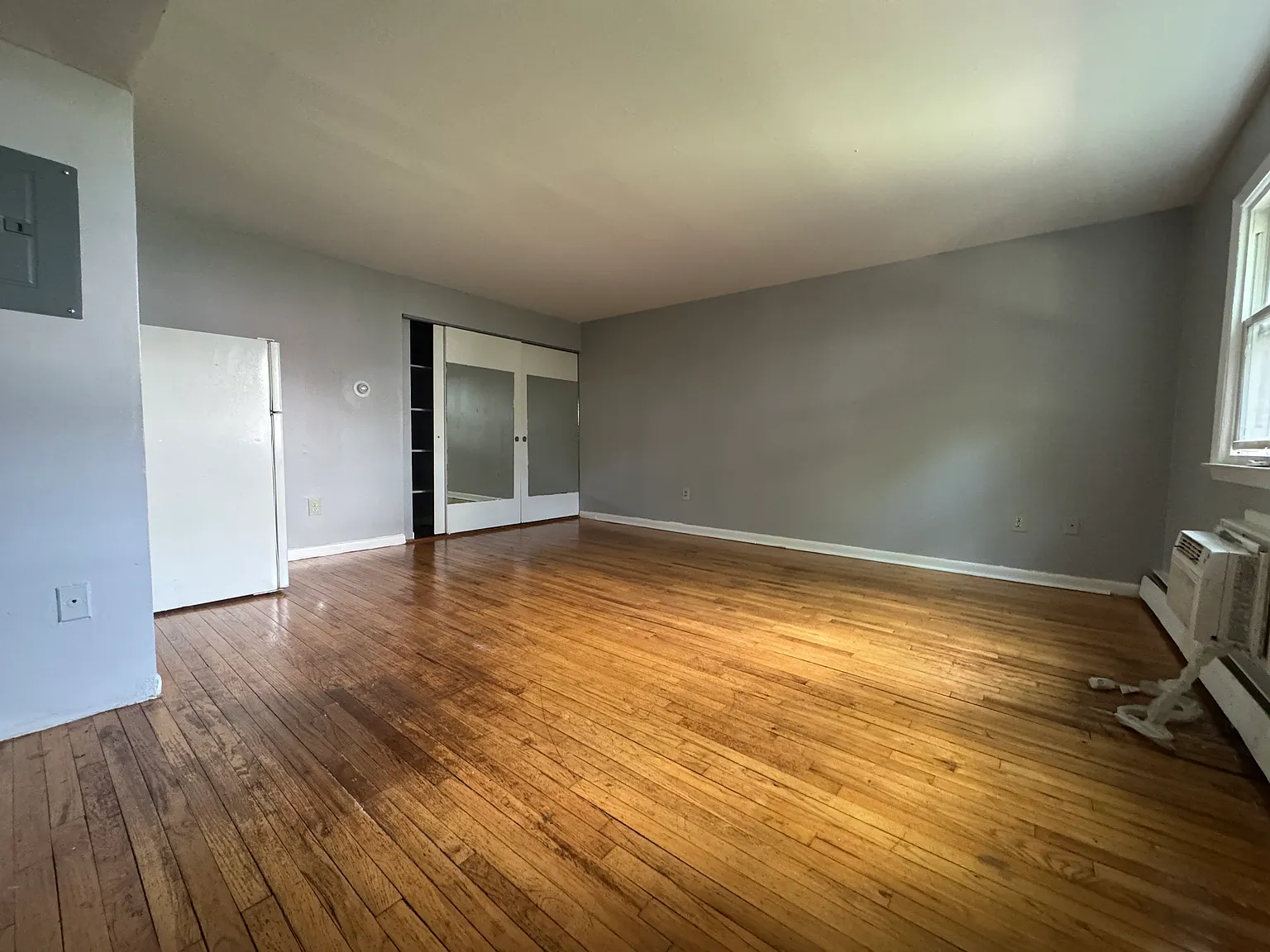 Studio, 550 sqft, $1,295 — Photo 3