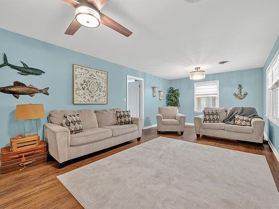 3rd image of 1011 Cherokee Cir