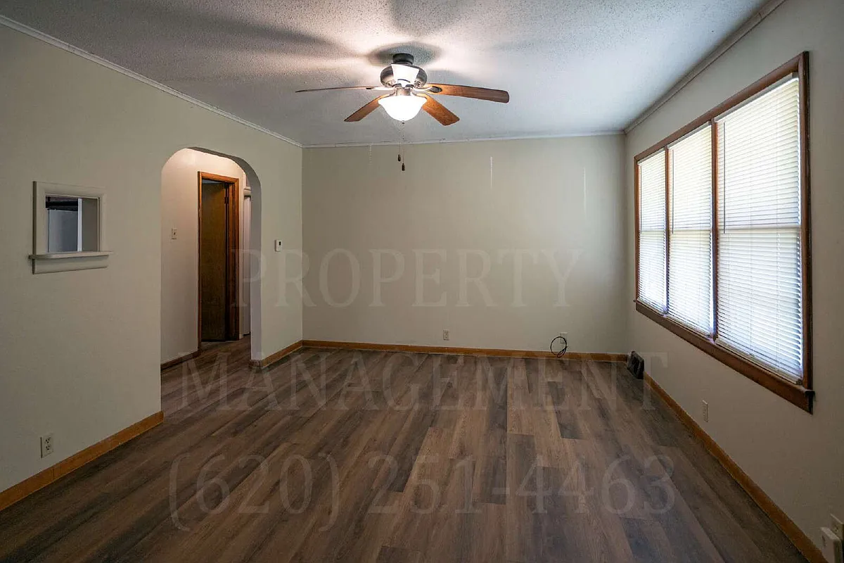Building Photo - 702 S Cline Rd