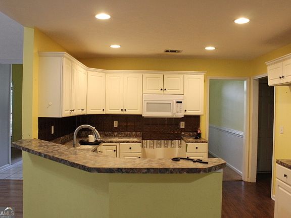 2nd image of 202 Foxdale Ct