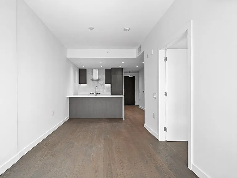 5168 Cambie St #412 — Photo 11