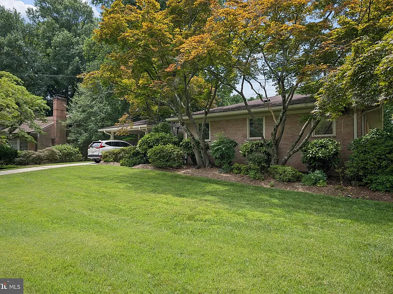 7016 Hopewood St — Photo 5