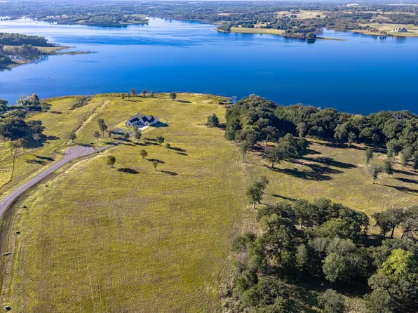 360 Lakewood Ln, Honey Grove, TX 75446