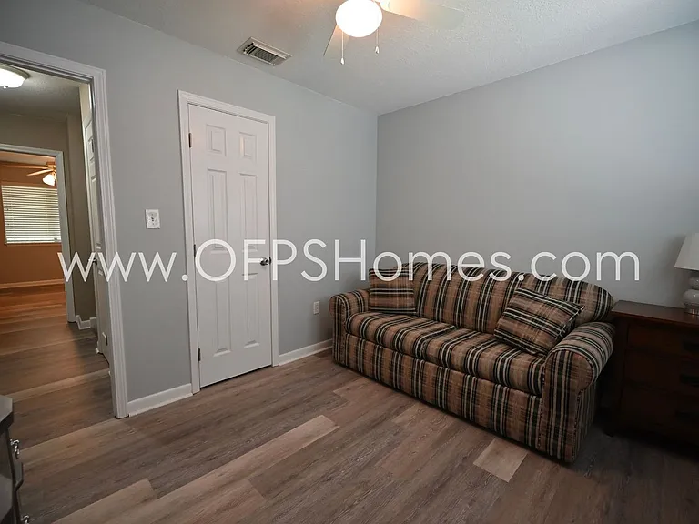 1755 Union Ave — Photo 19