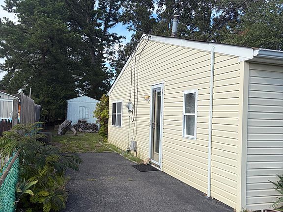 2nd image of 1020 Inland Rd