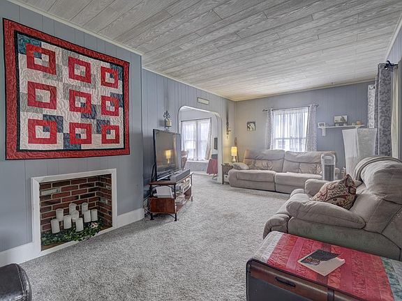 4th image of 208 E Washington Ave