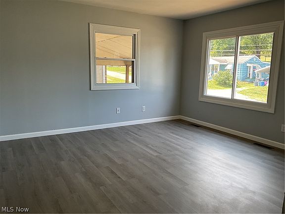 2nd image of 713 Edgelawn St