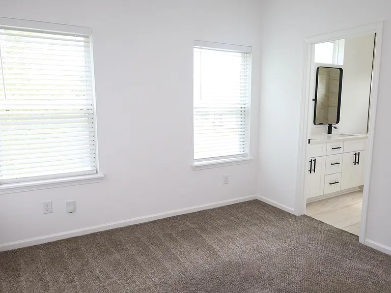 6614 Foster St — Photo 6