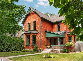 318 W 15th St, Traverse City, MI 49684
