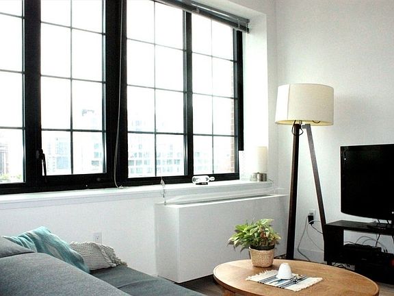 5th image of 4550 Pearson St #6M