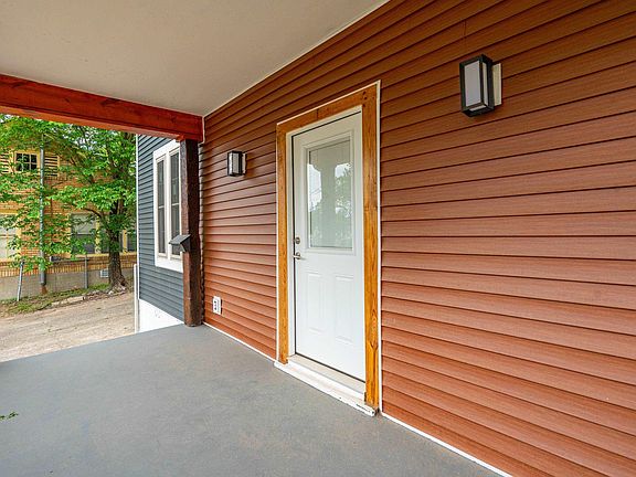 2nd image of 207 Hagen St