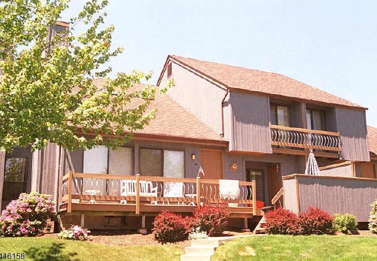 64 Sycamore Ct — Photo 1