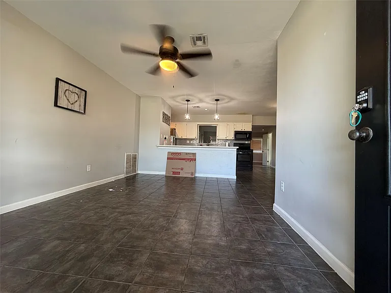 2806 Pine St — Photo 6