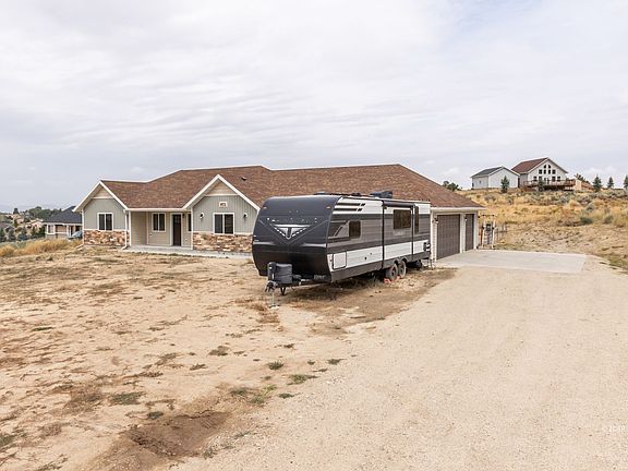 5th image of 971 Alpine Dr