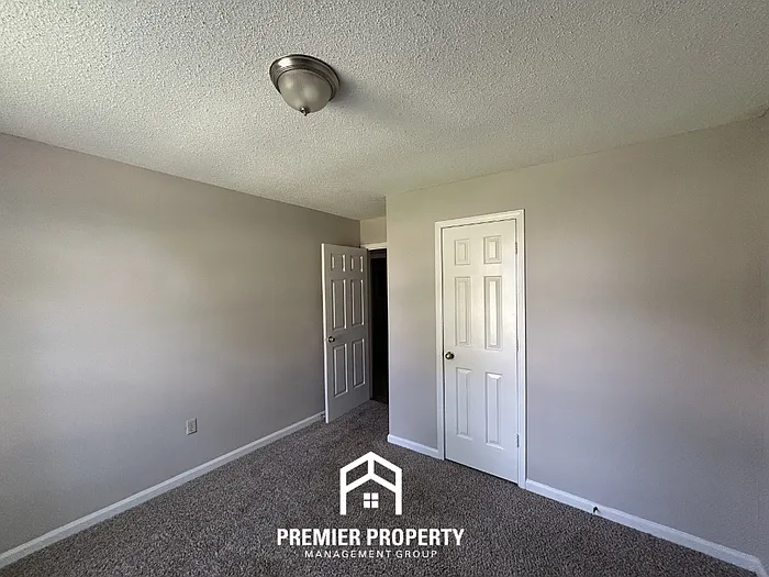 4985 Barrington Cv — Photo 14