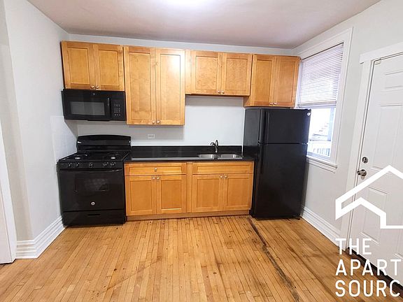 3rd image of 4709 W Dickens Ave #2W