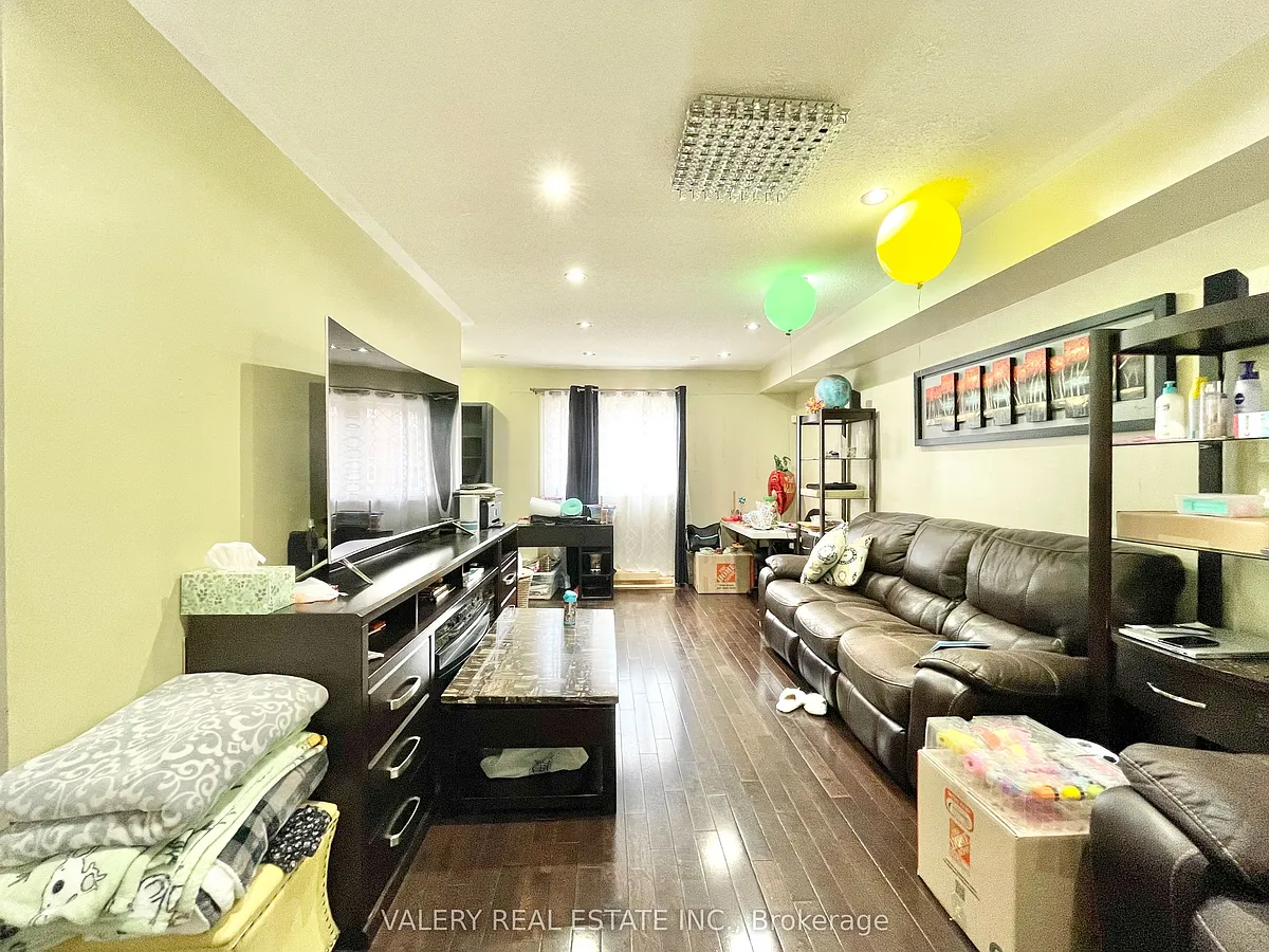 Building Photo - 2788 Eglinton Ave E #4