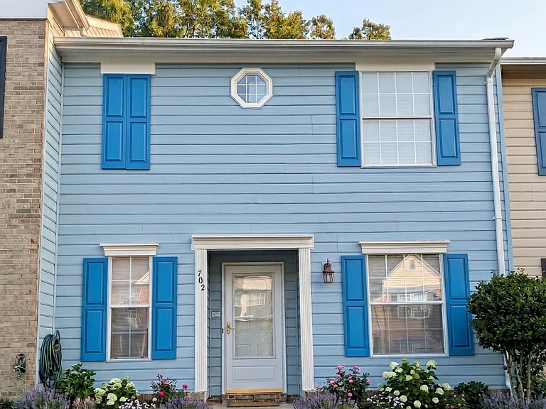 702 Wind Ridge Dr — Photo 1