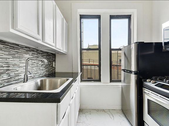 2nd image of 95 Verona St APT 5