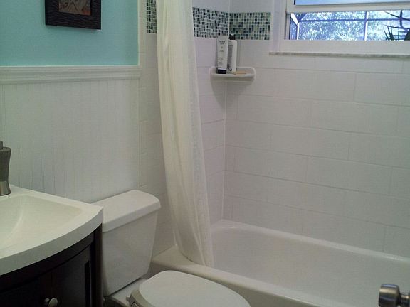 2nd image of 3021 Sarah Dr