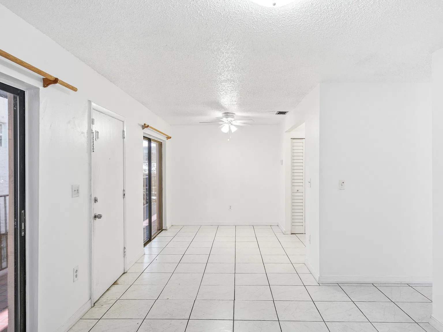 2 bed, 750 sqft, $1,900 — Photo 2