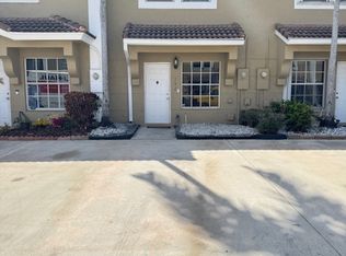 752 SW 122nd Ter, Pembroke Pines, FL 33025