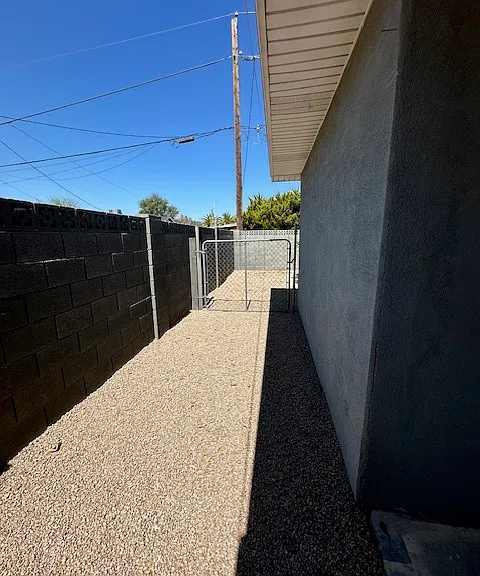 1416 E Del Rio Dr — Photo 32