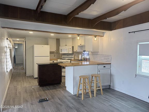 5th image of 511 E Hillcrest Dr