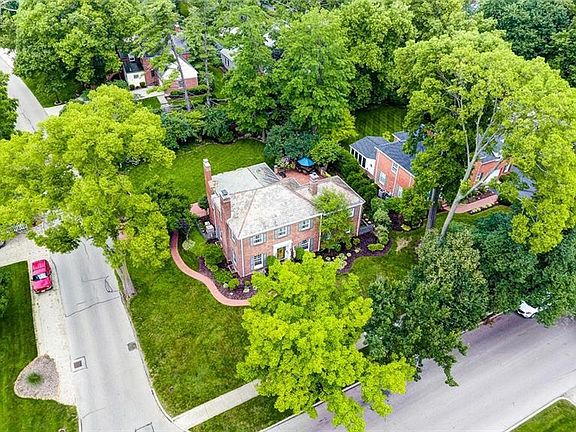 2nd image of 833 E Schantz Ave