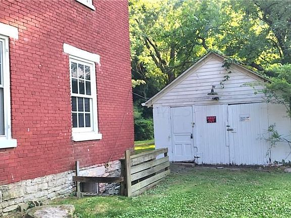 3rd image of 513 Woodlawn Ave