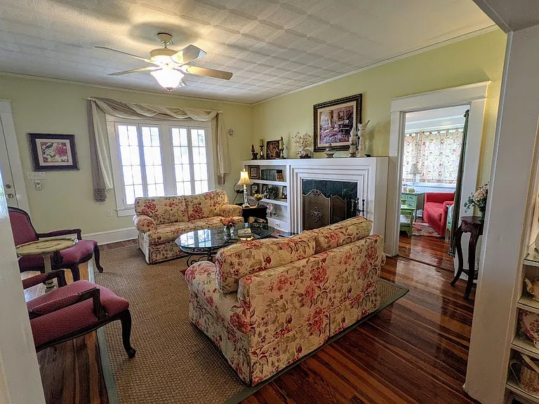 1121 Victoria Dr — Photo 12