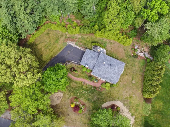 4 Hunters Road, Bedford, NH 03110