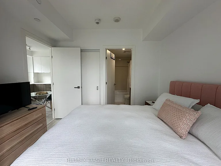 223 Saint Clair Ave W #215 — Photo 19
