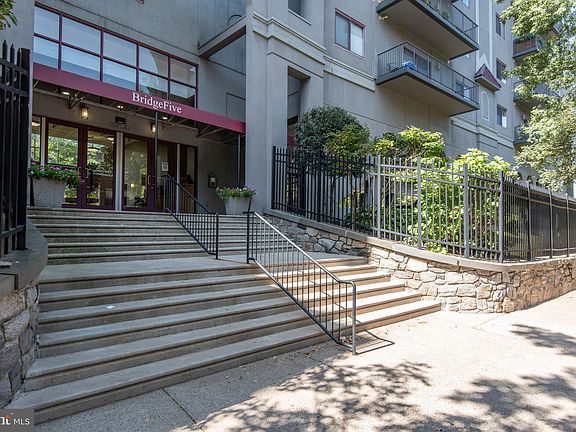 3rd image of 3750-78 Main St #209