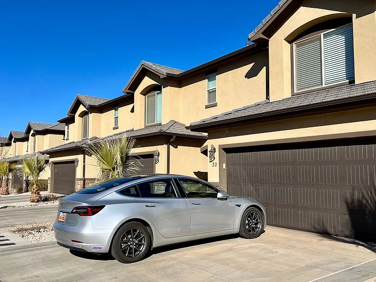 2520 Blackhawk Dr #30 — Photo 2