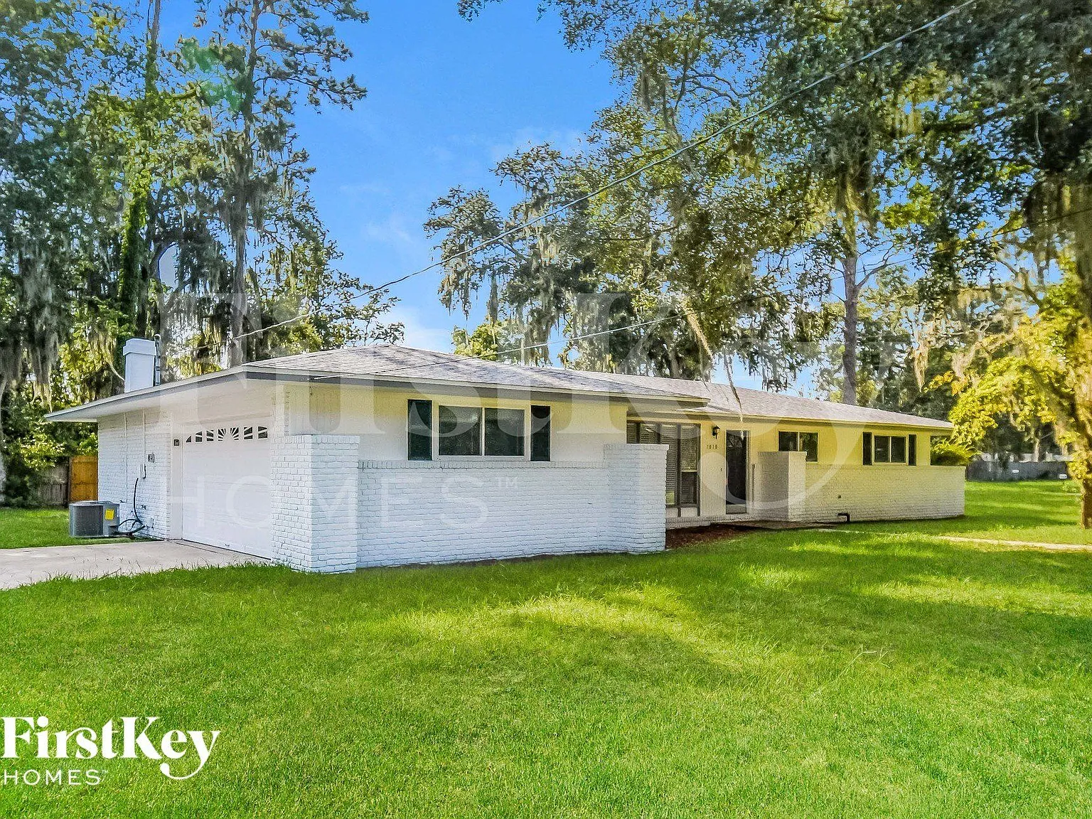 3 bed, 2.0 bath, 1582 sqft, $2,160 — Photo 2