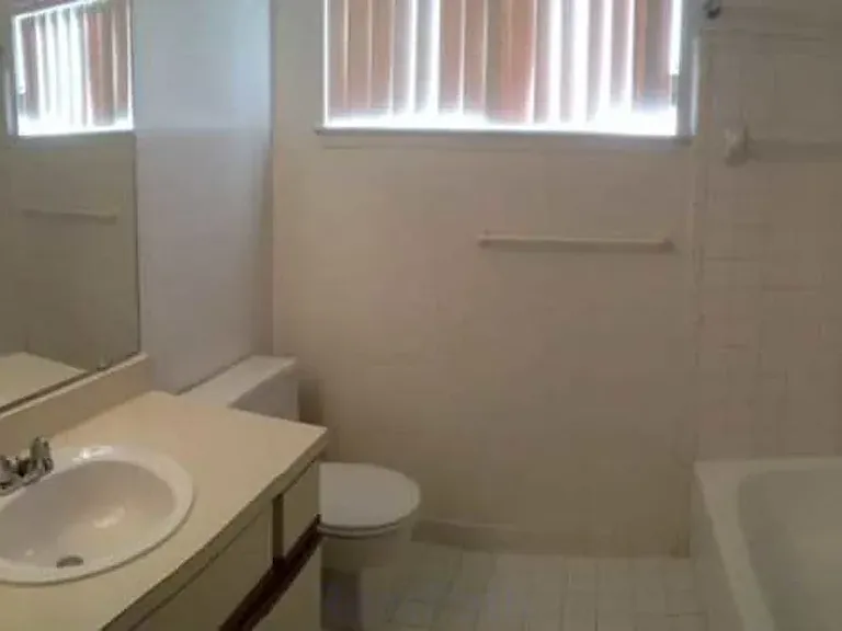 Woodcrest Apartments — Photo 10
