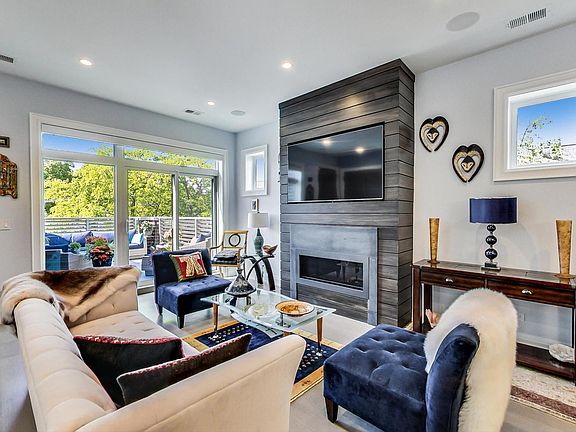 2nd image of 729 W Diversey Pkwy Unit 3