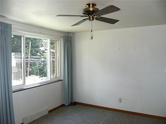 3rd image of 215 Cape May Ave