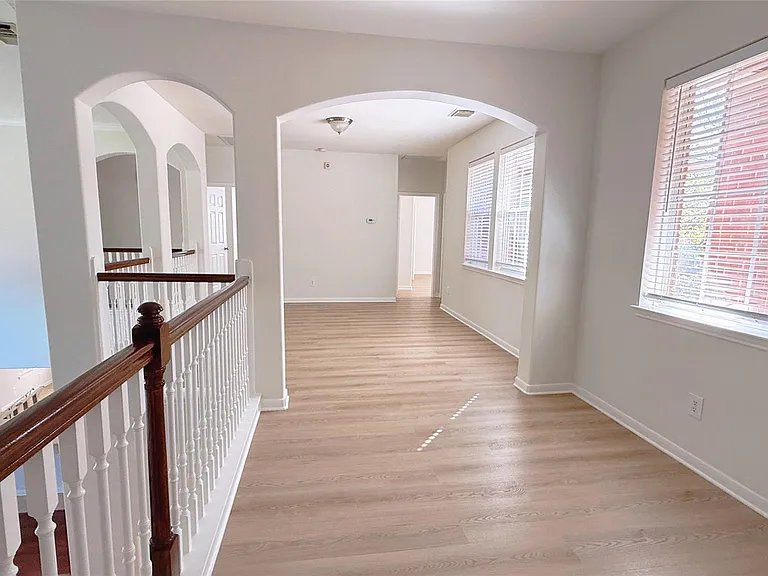 8610 Rising Oak Ln — Photo 37