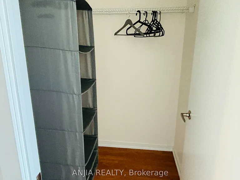 30 Canterbury Pl #1601 — Photo 9